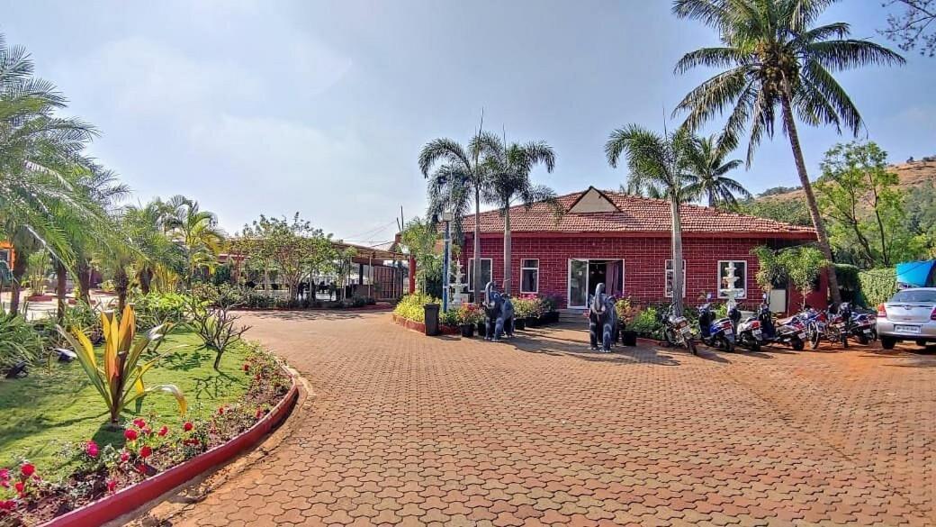 Whispering Woods Resort Lonavala Ngoại thất bức ảnh